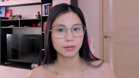 Snapshot of ms_emily_ chatting on 06/11/26, 11:52 ms_emily_ online show from 06/11/26, 11:52