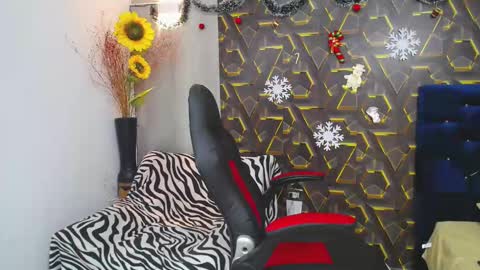 Snapshot of ms_leydi chatting on 11/27/25, 03:41 ms_leydi online show from 11/27/25, 03:41