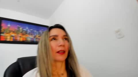 ms_lunarose online show from 01/15/26, 08:34