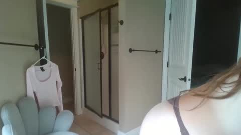 Snapshot of msfreckles92 chatting on 05/29/26, 03:54 msfreckles92 online show from 05/29/26, 03:54