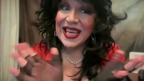 Snapshot of mskarentoy chatting on 02/15/25, 01:10 mskarentoy online show from 02/15/25, 01:10