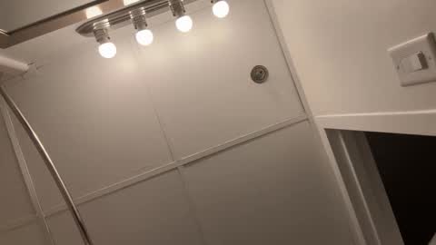 mskitty000 online show from 12/03/25, 02:08