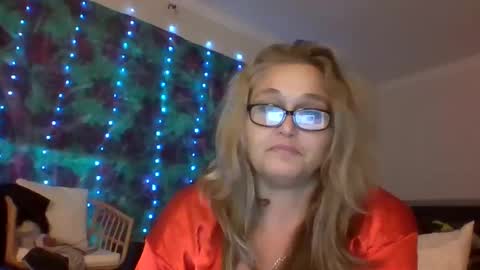 MissRobinson online show from 11/22/25, 12:37