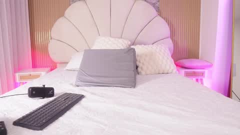 Manuela  online show from 11/20/25, 03:07