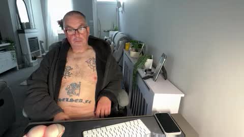 Snapshot of mtb1697 chatting on 10/03/25, 09:06 mtb1697 online show from 10/03/25, 09:06