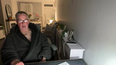 Snapshot of mtb1697 chatting on 10/19/25, 11:05 mtb1697 online show from 10/19/25, 11:05