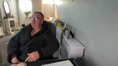 Snapshot of mtb1697 chatting on 10/24/25, 09:06 mtb1697 online show from 10/24/25, 09:06