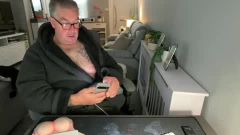 Snapshot of mtb1697 chatting on 10/29/25, 10:39 mtb1697 online show from 10/29/25, 10:39