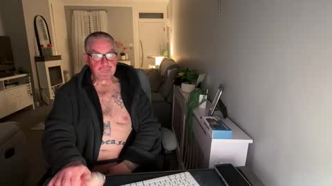 Snapshot of mtb1697 chatting on 11/09/25, 11:36 mtb1697 online show from 11/09/25, 11:36