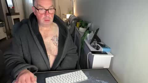 Snapshot of mtb1697 chatting on 11/14/25, 09:19 mtb1697 online show from 11/14/25, 09:19