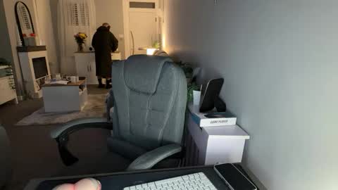 Snapshot of mtb1697 chatting on 11/16/25, 11:43 mtb1697 online show from 11/16/25, 11:43