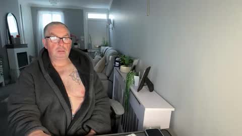 Snapshot of mtb1697 chatting on 11/18/25, 09:58 mtb1697 online show from 11/18/25, 09:58