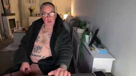 Snapshot of mtb1697 chatting on 11/22/25, 01:37 mtb1697 online show from 11/22/25, 01:37