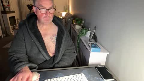 Snapshot of mtb1697 chatting on 11/26/25, 11:39 mtb1697 online show from 11/26/25, 11:39