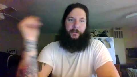 Snapshot of mudge chatting on 01/01/25, 02:41 Mudge online show from 01/01/25, 02:41
