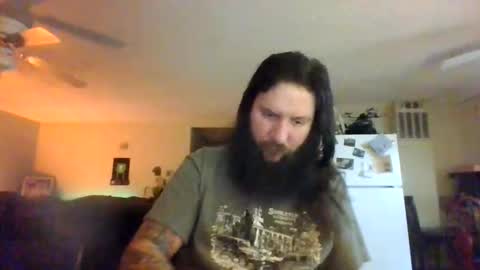 Snapshot of mudge chatting on 01/18/25, 04:04 Mudge online show from 01/18/25, 04:04
