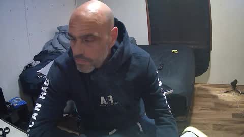 Muffdiver online show from 04/19/26, 06:54