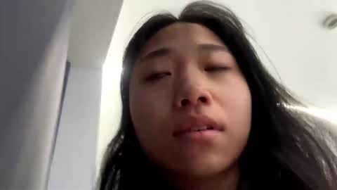 Mia online show from 04/08/26, 10:10