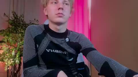 Snapshot of muky_y chatting on 09/30/25, 12:43 Muky online show from 09/30/25, 12:43