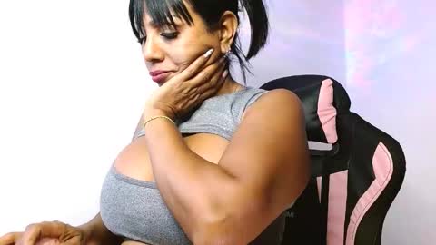 yuli online show from 11/11/25, 09:26