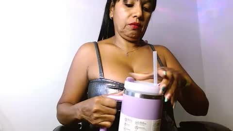 yuli online show from 11/12/25, 12:27