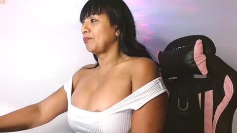 Snapshot of muladefuego chatting on 07/06/26, 09:06 yuli online show from 07/06/26, 09:06