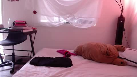 Snapshot of munchi_ chatting on 05/18/26, 08:36 online show from 05/18/26, 08:36