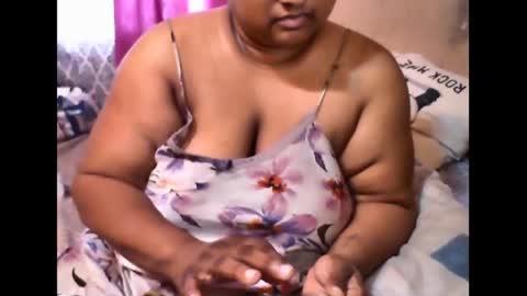 Snapshot of munniegalz1 chatting on 02/04/25, 07:40 your angel online show from 02/04/25, 07:40