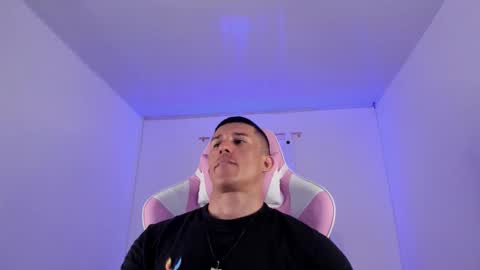 Muscle Man online show from 12/22/25, 05:54