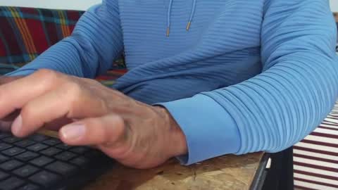 Snapshot of muscle_man1 chatting on 04/11/26, 02:27 Mike online show from 04/11/26, 02:27