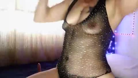 Snapshot of muscle_mommyy chatting on 09/18/25, 11:56 arami online show from 09/18/25, 11:56