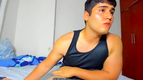 Snapshot of muscleboy67564 chatting on 11/20/25, 04:45 muscleboy online show from 11/20/25, 04:45