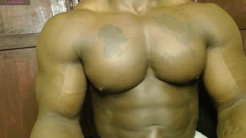 musclegod23 online show from 09/19/25, 11:11