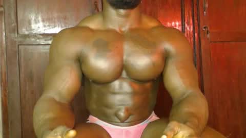 musclegod23 online show from 10/20/25, 12:00