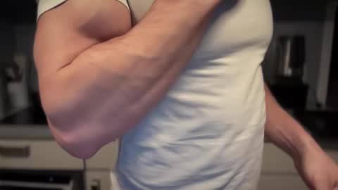 musclehair3 online show from 10/24/25, 08:27