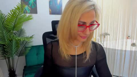 Diana online show from 02/12/25, 06:19