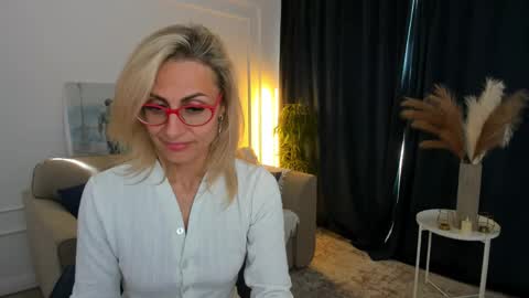 Diana online show from 06/03/26, 02:33
