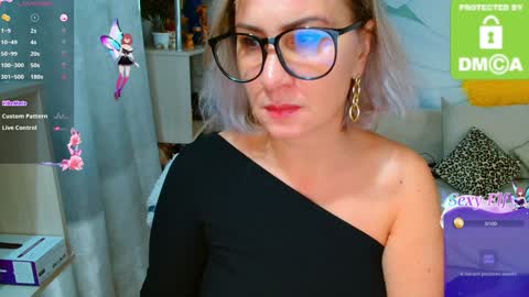 Snapshot of music_fairy chatting on 12/28/24, 09:20 Lana online show from 12/28/24, 09:20