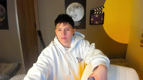 Snapshot of musicayluna chatting on 06/06/26, 02:49 VALENTINA Luna online show from 06/06/26, 02:49