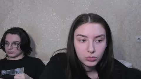 cute couple online show from 04/05/26, 07:44