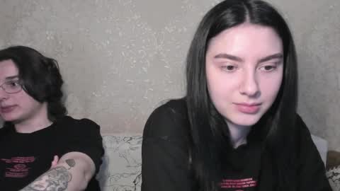 cute couple online show from 04/06/26, 08:10