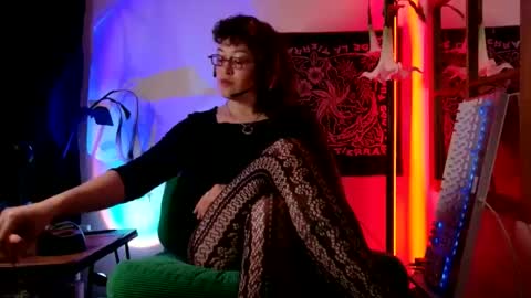 Snapshot of mx_anouk_divine chatting on 06/10/26, 02:01 Mx. Anouk Divine online show from 06/10/26, 02:01