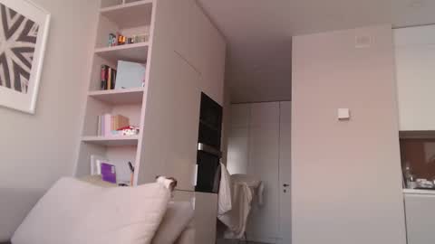 Hannah  welcome  online show from 02/21/25, 02:06