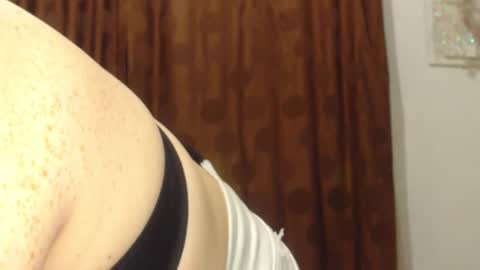     sara      i know you love me xoxox     online show from 11/22/25, 02:21