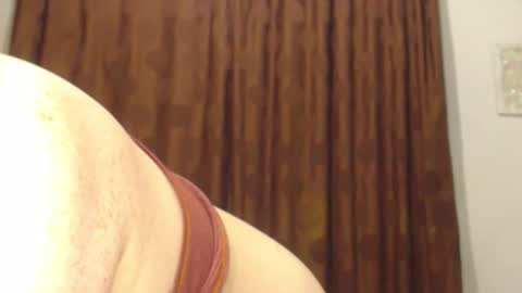     sara      i know you love me xoxox     online show from 12/04/25, 10:35