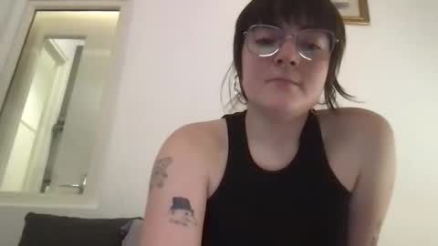 Snapshot of my_kittylily chatting on 02/19/25, 12:46 Lily online show from 02/19/25, 12:46