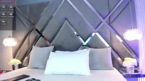 Mariana Evans online show from 09/25/25, 11:36