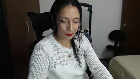 Snapshot of myc_sw_couple chatting on 01/06/25, 11:52 mary and charlie online show from 01/06/25, 11:52