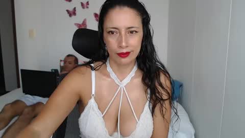 Snapshot of myc_sw_couple chatting on 01/18/25, 10:28 mary and charlie online show from 01/18/25, 10:28