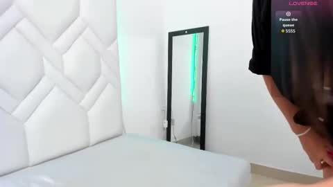 LINDA  AND EMILIO online show from 09/25/25, 10:02